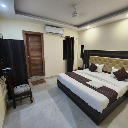 Hotel Ivy Plaza Luxury New Delhi Ngoại thất bức ảnh