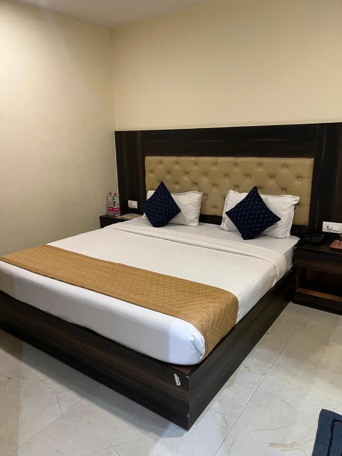 Hotel Ivy Plaza Luxury New Delhi Ngoại thất bức ảnh