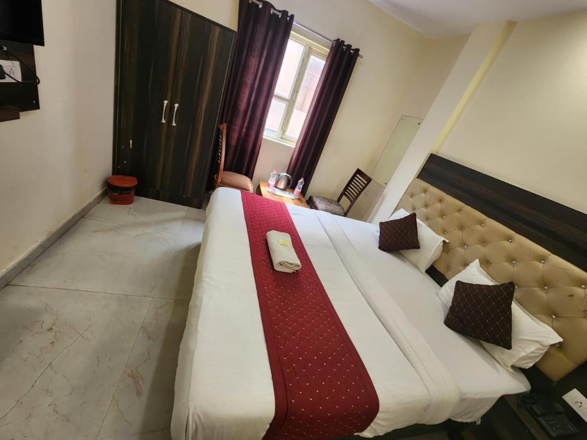 Hotel Ivy Plaza Luxury New Delhi Ngoại thất bức ảnh